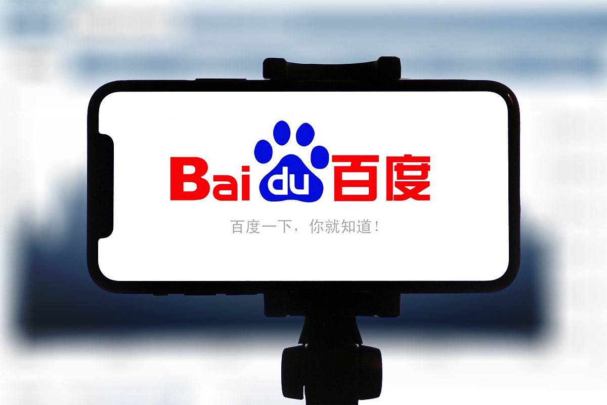 宠物鸭被碾压致死老太太抱鸭痛哭